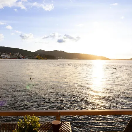 Heimby Homes - Balcony Above The Sea Apartment Bergen