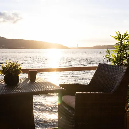 Heimby Homes - Balcony Above The Sea Apartment *