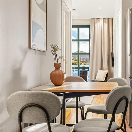 아파트 Heimby Homes - Balcony Above The Sea *