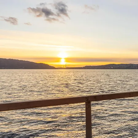 Heimby Homes - Balcony Above The Sea Leilighet Bergen
