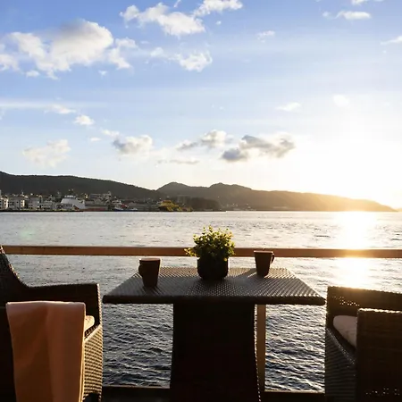 Apartment Heimby Homes - Balcony Above The Sea *