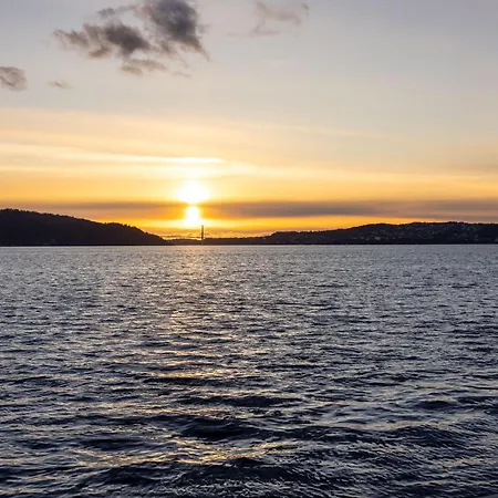 Heimby Homes - Balcony Above The Sea Берген