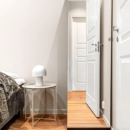 아파트 Heimby Homes - Balcony Above The Sea *