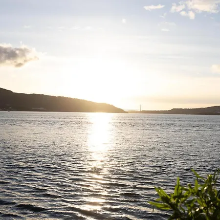 Heimby Homes - Balcony Above The Sea 아파트