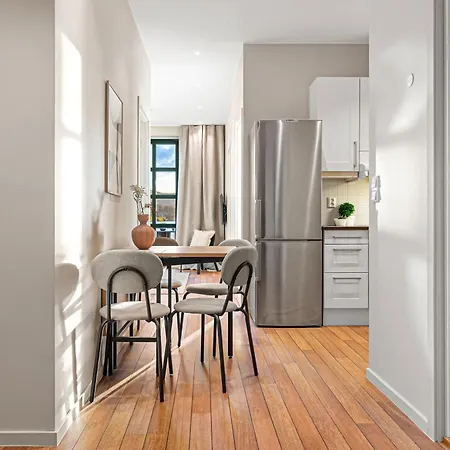 Leilighet Heimby Homes - Balcony Above The Sea