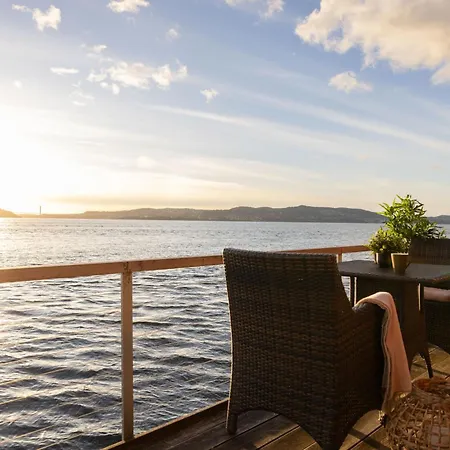 Apartment Heimby Homes - Balcony Above The Sea *