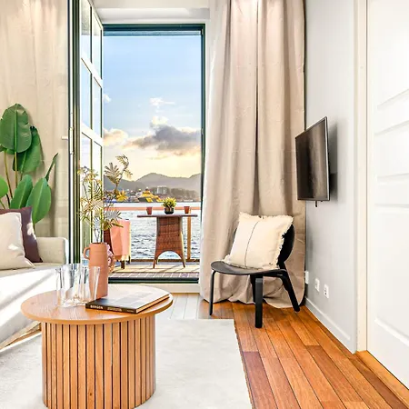 Heimby Homes - Balcony Above The Sea Apartment *