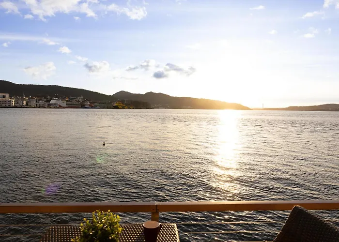 Heimby Homes - Balcony Above The Sea Апартаменты Берген