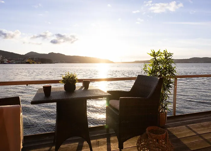 Heimby Homes - Balcony Above The Sea Берген