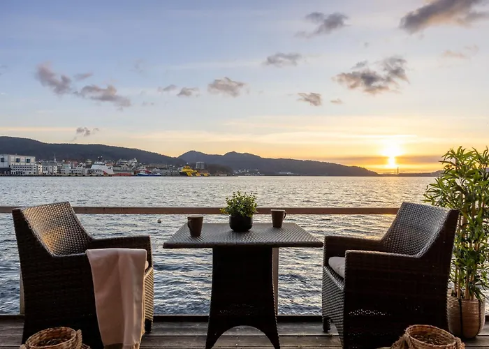 Heimby Homes - Balcony Above The Sea 아파트