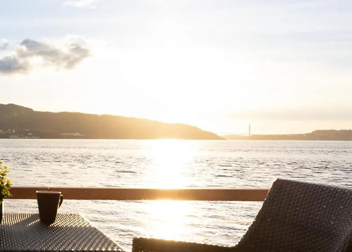 아파트 Heimby Homes - Balcony Above The Sea