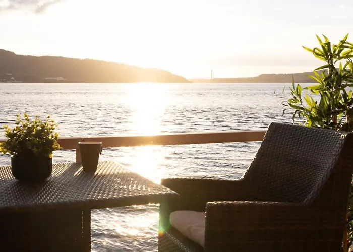 Heimby Homes - Balcony Above The Sea Apartmán *