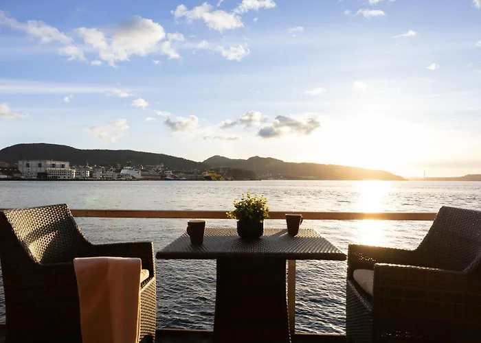 Апартаменты Heimby Homes - Balcony Above The Sea *