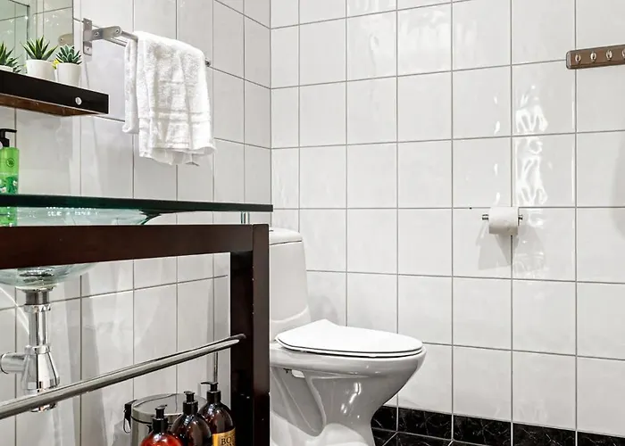 Heimby Homes - Balcony Above The Sea *