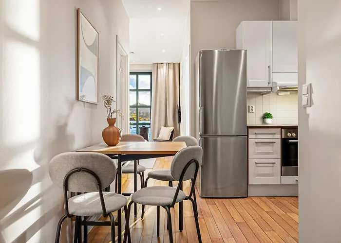 아파트 Heimby Homes - Balcony Above The Sea