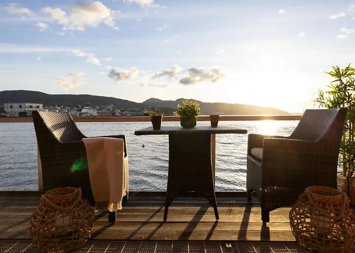 Heimby Homes - Balcony Above The Sea Берген