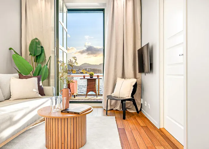 Heimby Homes - Balcony Above The Sea Apartmán *