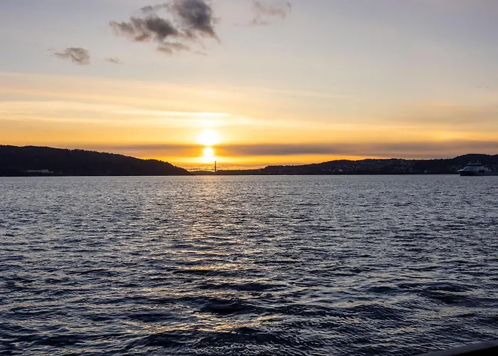 Heimby Homes - Balcony Above The Sea 卑爾根